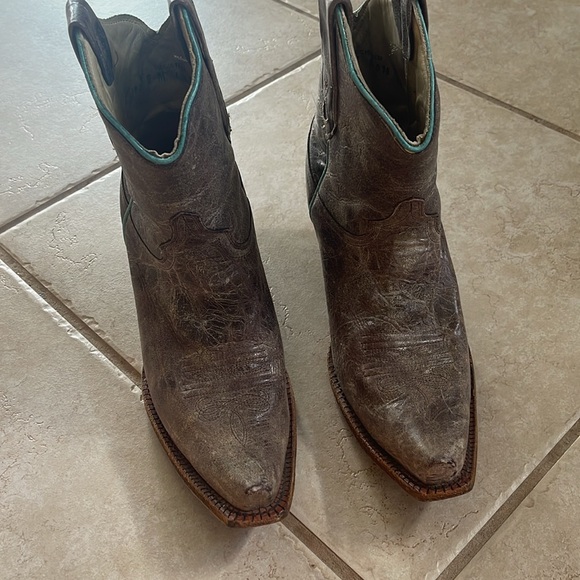 Gorgeous Cowboy Boots - Picture 3 of 6